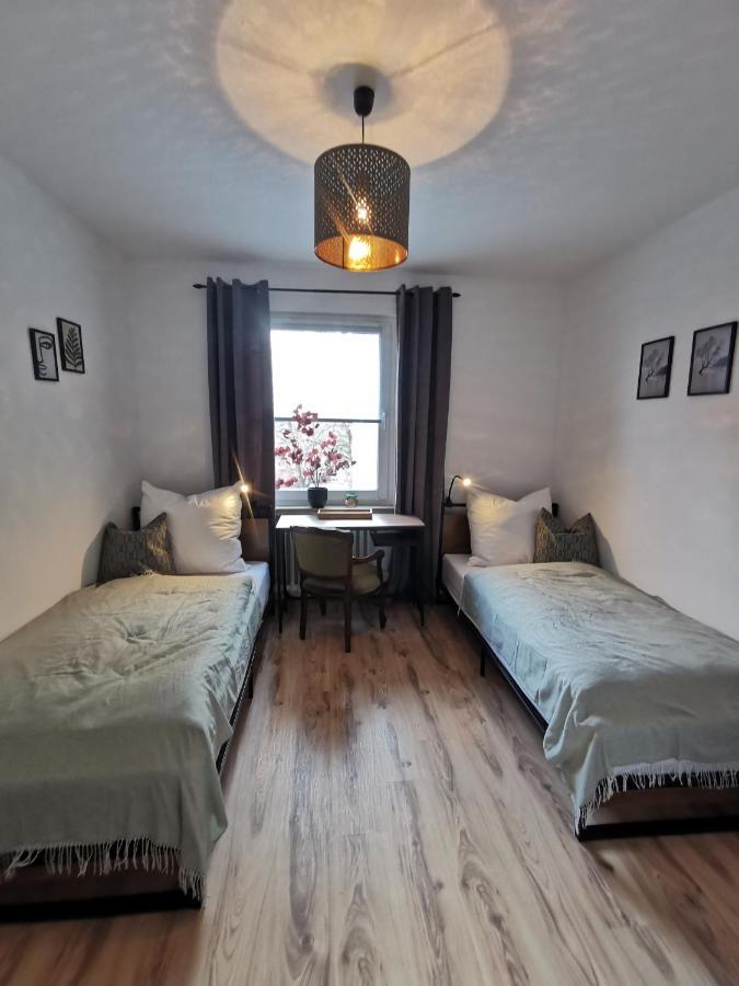 Up Wulkje21 Neu Renovierte Wohnung Mit Pkw Stellplatz Emden Esterno foto