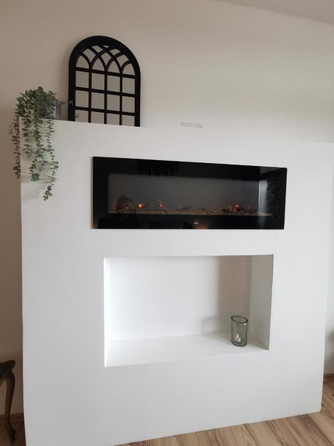 Up Wulkje21 Neu Renovierte Wohnung Mit Pkw Stellplatz Emden Esterno foto