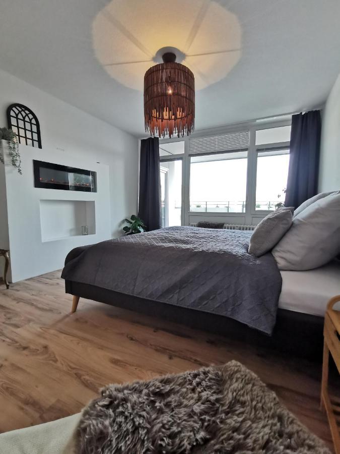 Up Wulkje21 Neu Renovierte Wohnung Mit Pkw Stellplatz Emden Esterno foto