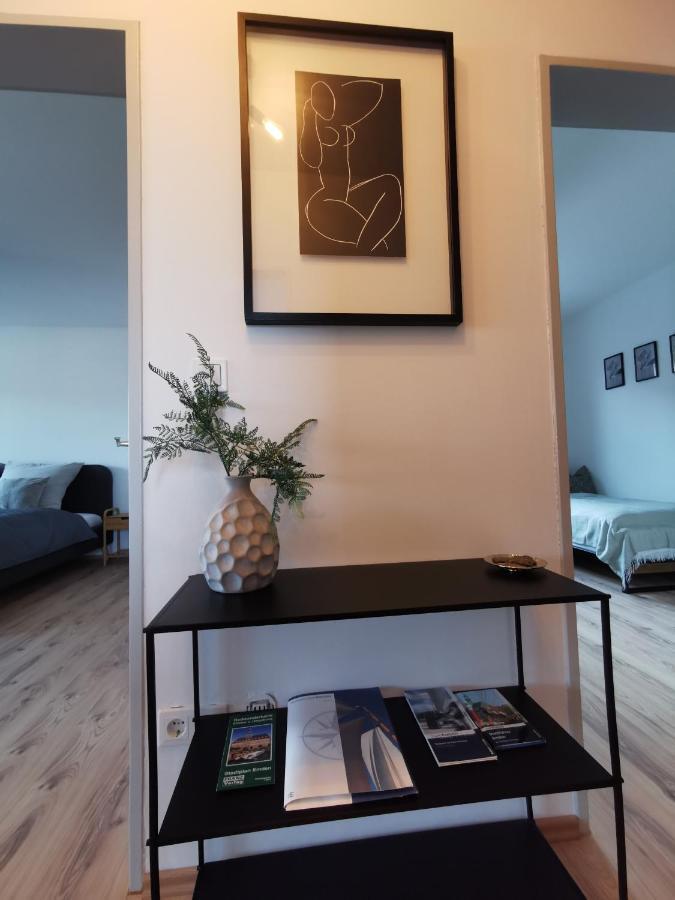 Up Wulkje21 Neu Renovierte Wohnung Mit Pkw Stellplatz Emden Esterno foto