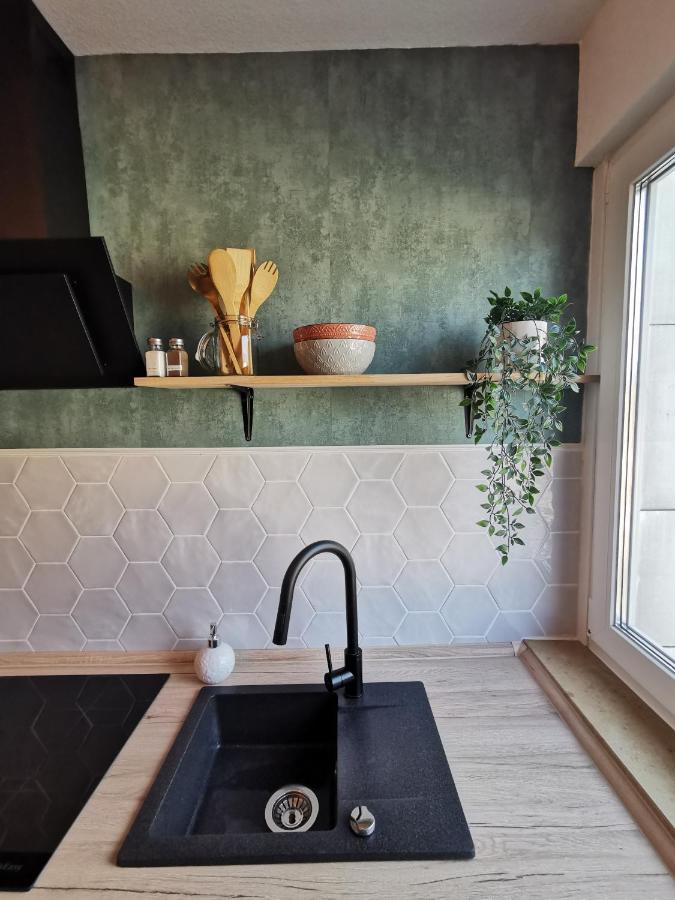 Up Wulkje21 Neu Renovierte Wohnung Mit Pkw Stellplatz Emden Esterno foto